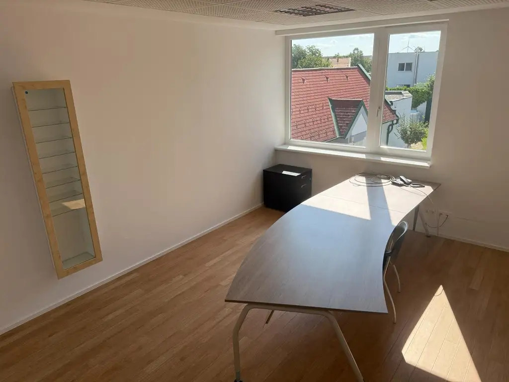 Büro, Praxis, Studio, Atelier repräsentativ, hell, im Zentrum