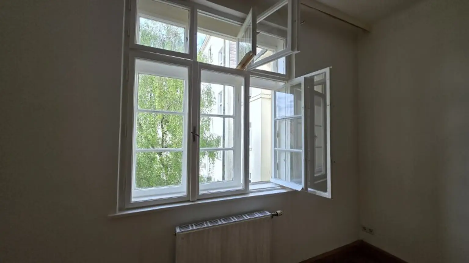 2-Zimmer-Wohnung in brauchbarem Zustand (Sanierungsbedarf!) - Balkon+Hofausrichtung - 3.Stock OHNE Lift
