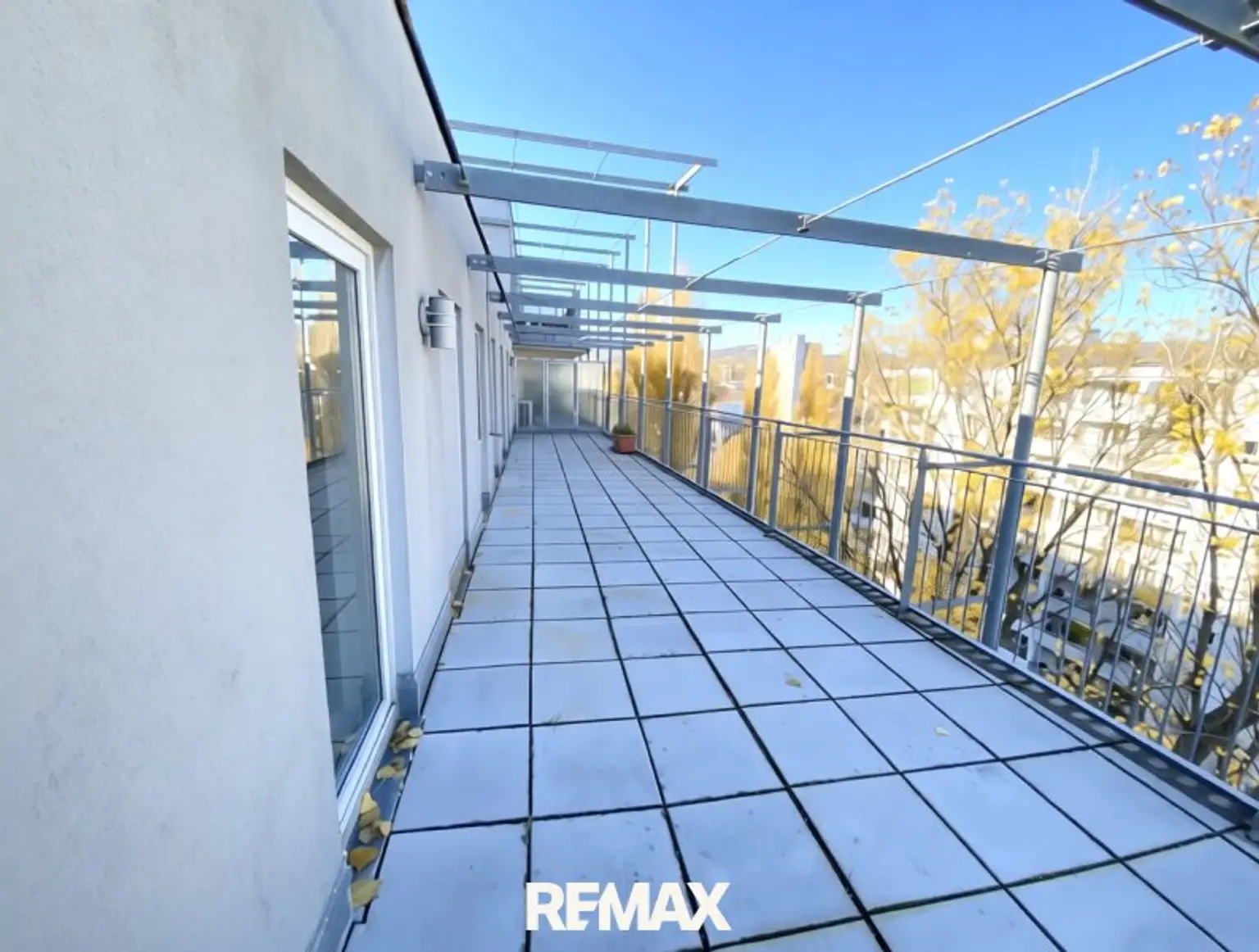 DG-Wohnung mit 2 Terrassen auf Wohnebene und phänomenalem Fernblick über Wien