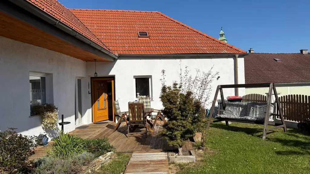 Einfamilien-/Ferienhaus verbindet historischen Charme mit modernem Wohnkomfort mit Burgblick - auch Hauptwohnsitz möglich!