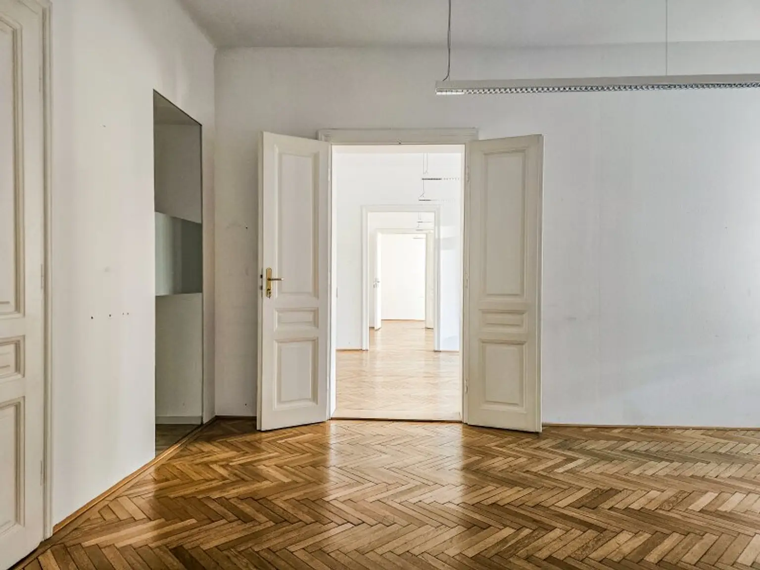Großzügige Bürofläche in schönem Stilaltbau - Mariahilfer Strasse