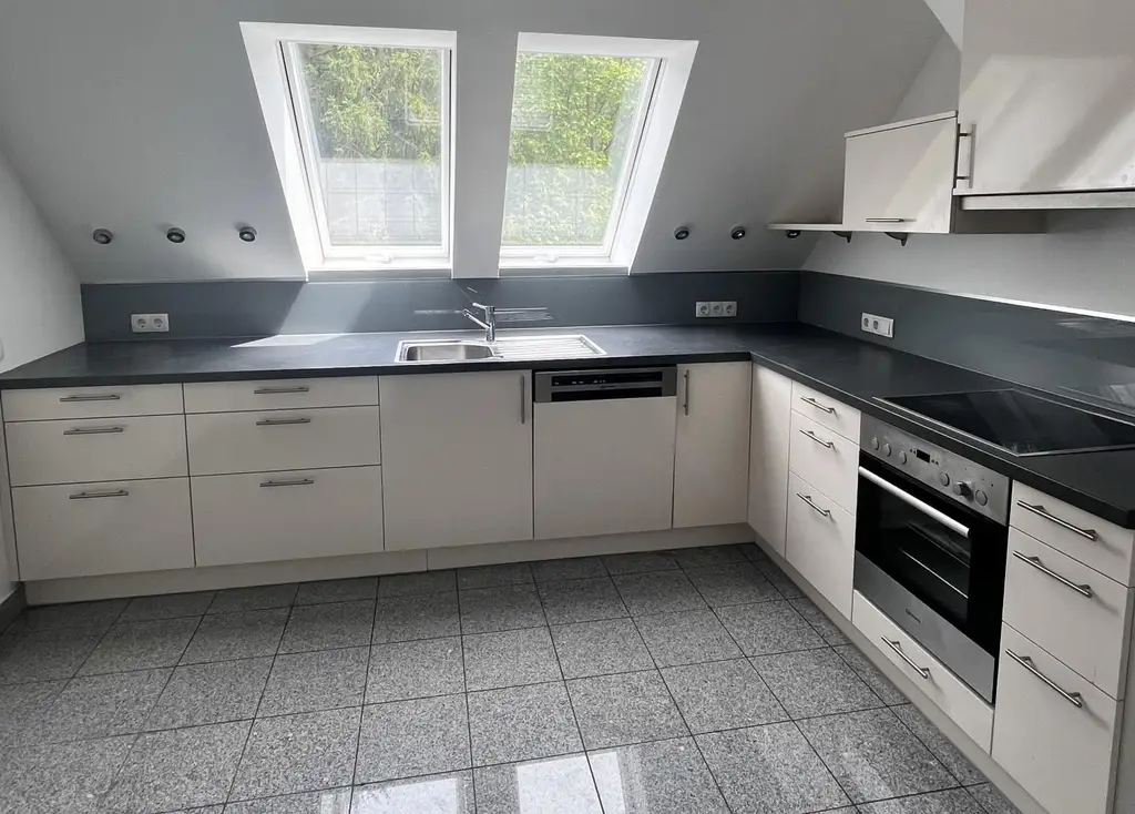 " Zinshaus mit Geschichte & Zukunft im Wienerwald "