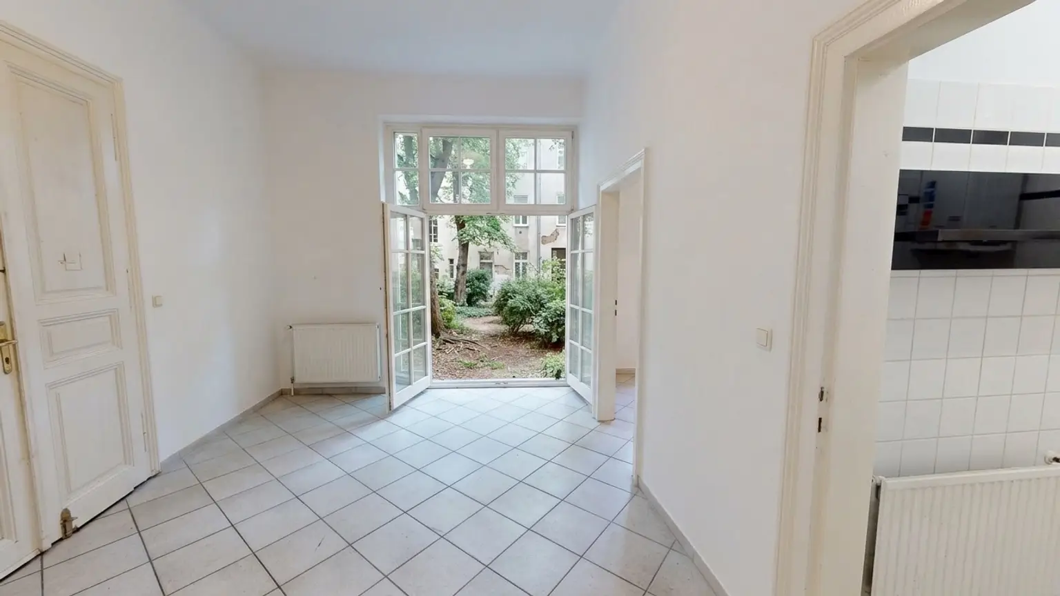 Heller Altbau mit Eigengarten