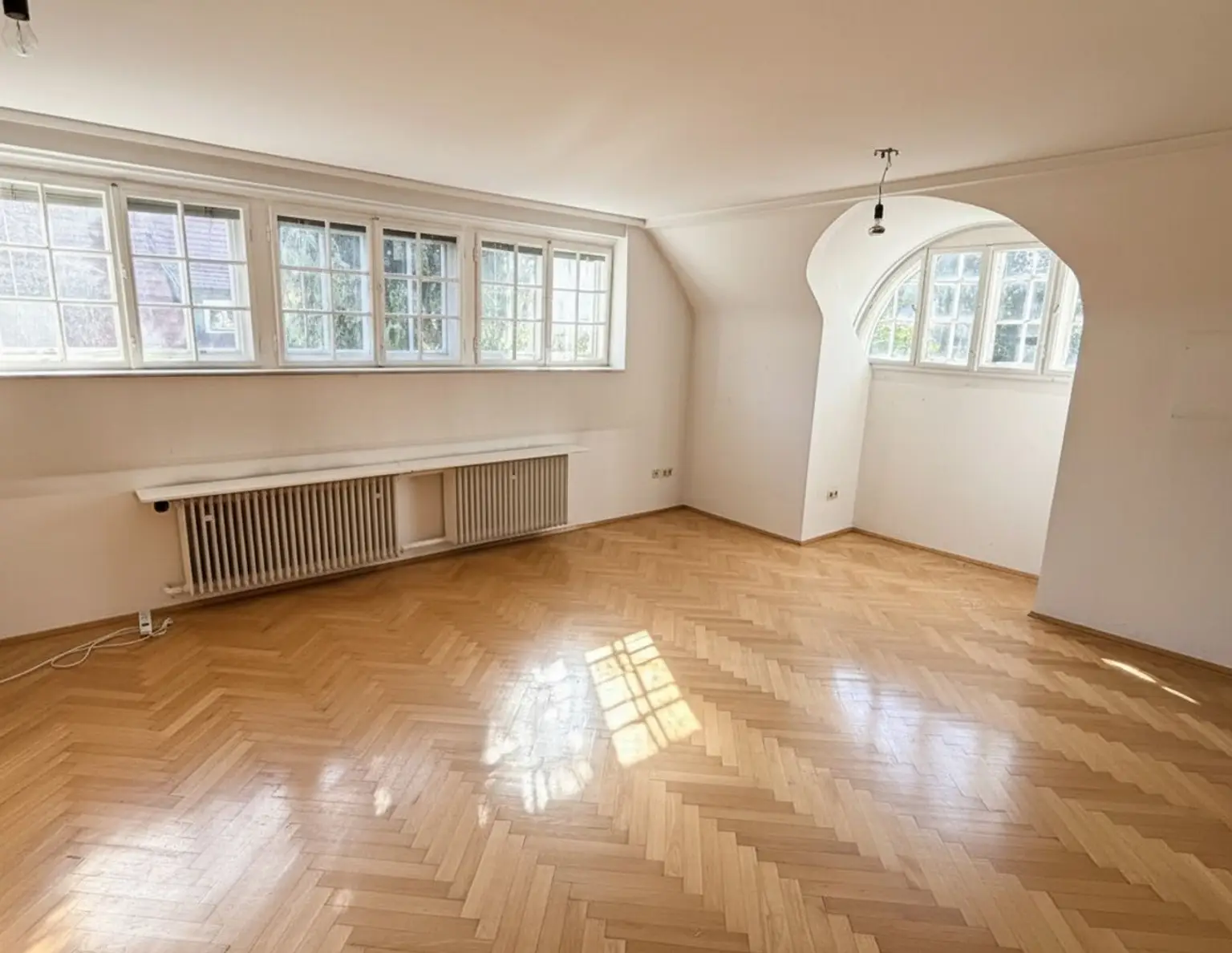 Historische Jahrhundertwende-Villa in Mauer - Charme, Gartenparadies und Potenzial in Top Lage