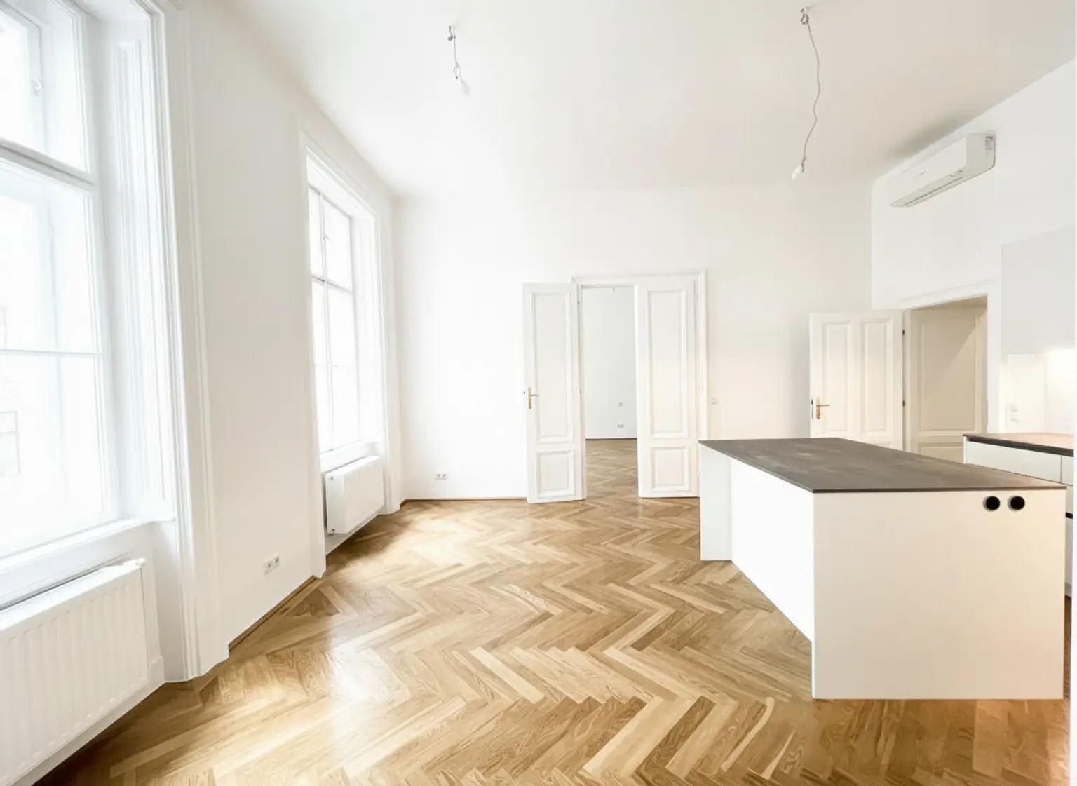 UNBEFRISTET und ERSTBEZUG: Prachtvolle, ruhige und klimatisierte Altbauwohnung in fantastischer Lage / FIRST OCCUPANCY: Quiet, air-conditioned flat in a historic building in a fantastic location