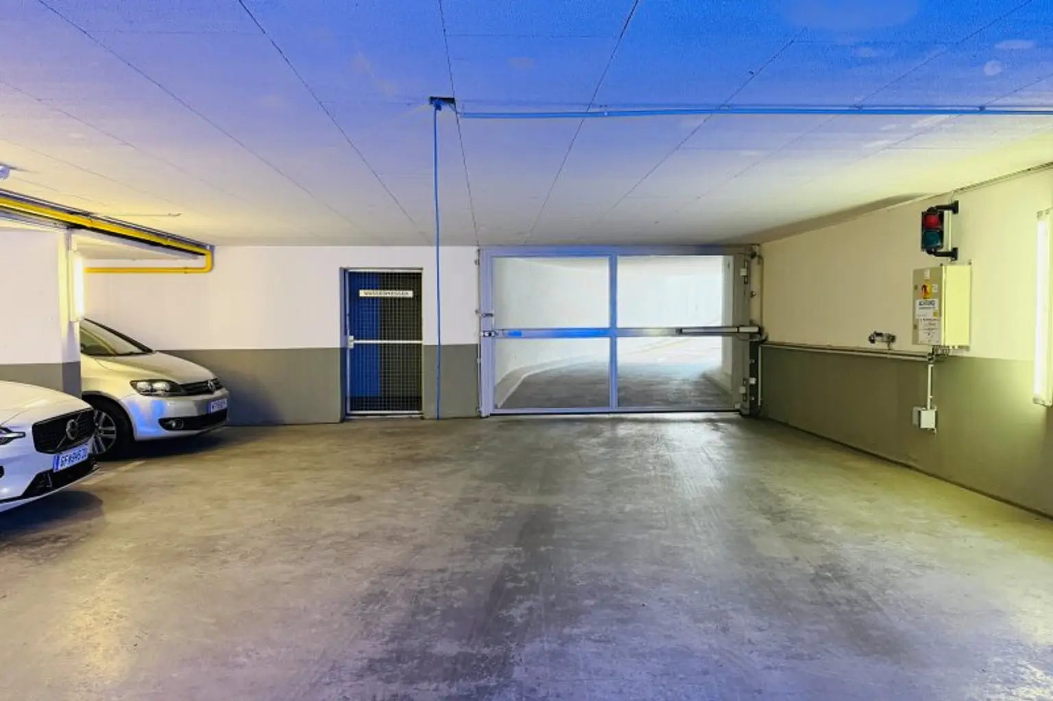 Geräumige 4 Zimmer DG-Wohnung ohne Schrägen, inkl. Terrasse und Garagenplatz