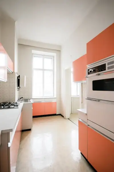 3-ZIMMER-ALTBAU MIT BALKON - SANIERUNGSBEDÜRFTIG IN TOP LAGE!
