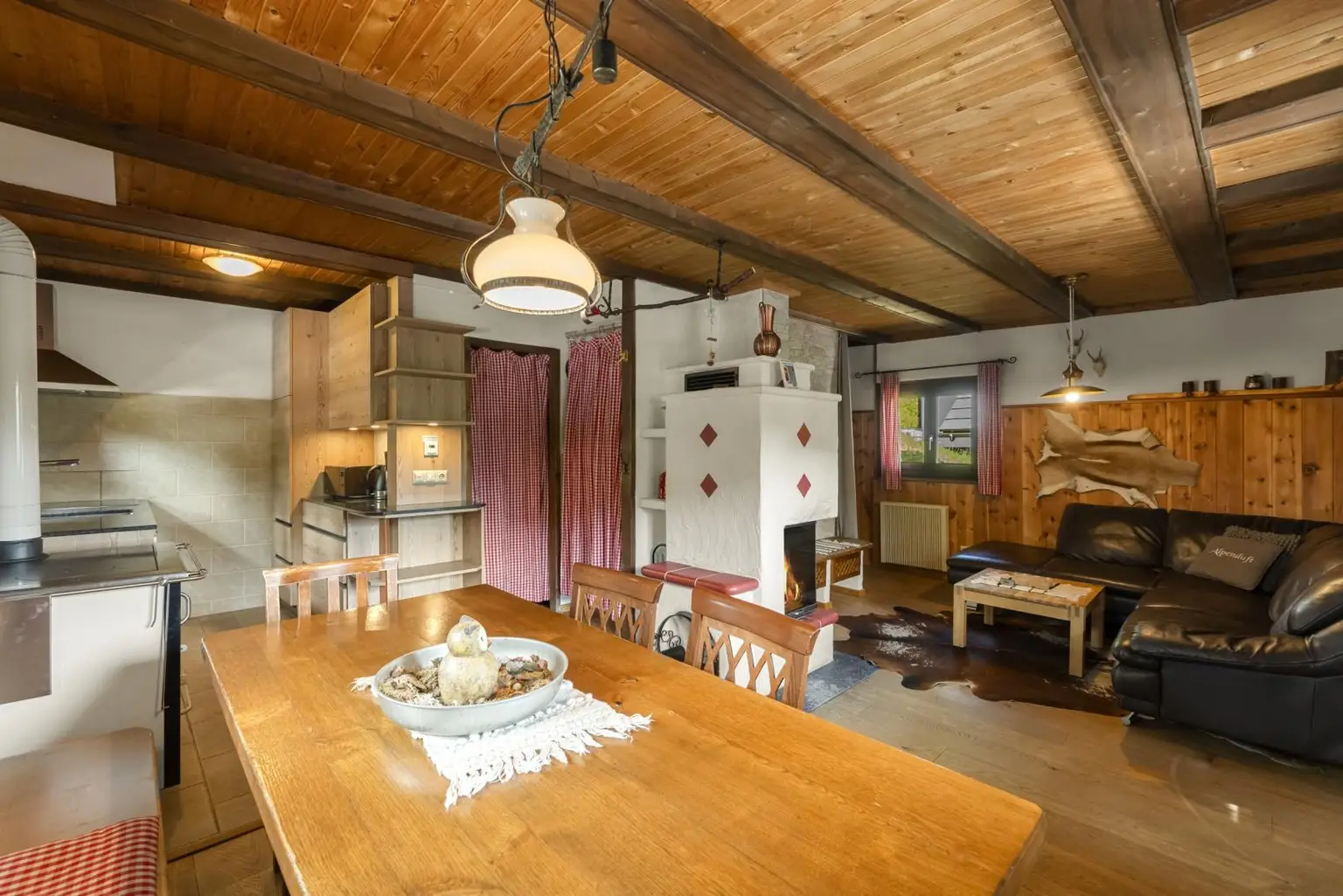 Koch-/Wohn-/Essbereich