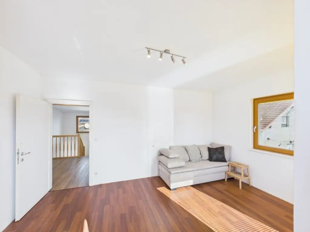 Idyllisches Einfamilienhaus in Gänserndorf: 5 Zimmer, Pool, Balkon & mehr!