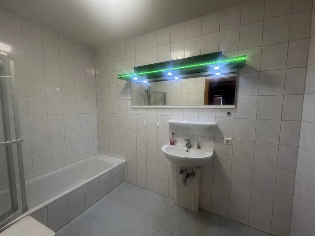 Erdgeschosswohnung mit Wintergarten in Stumm