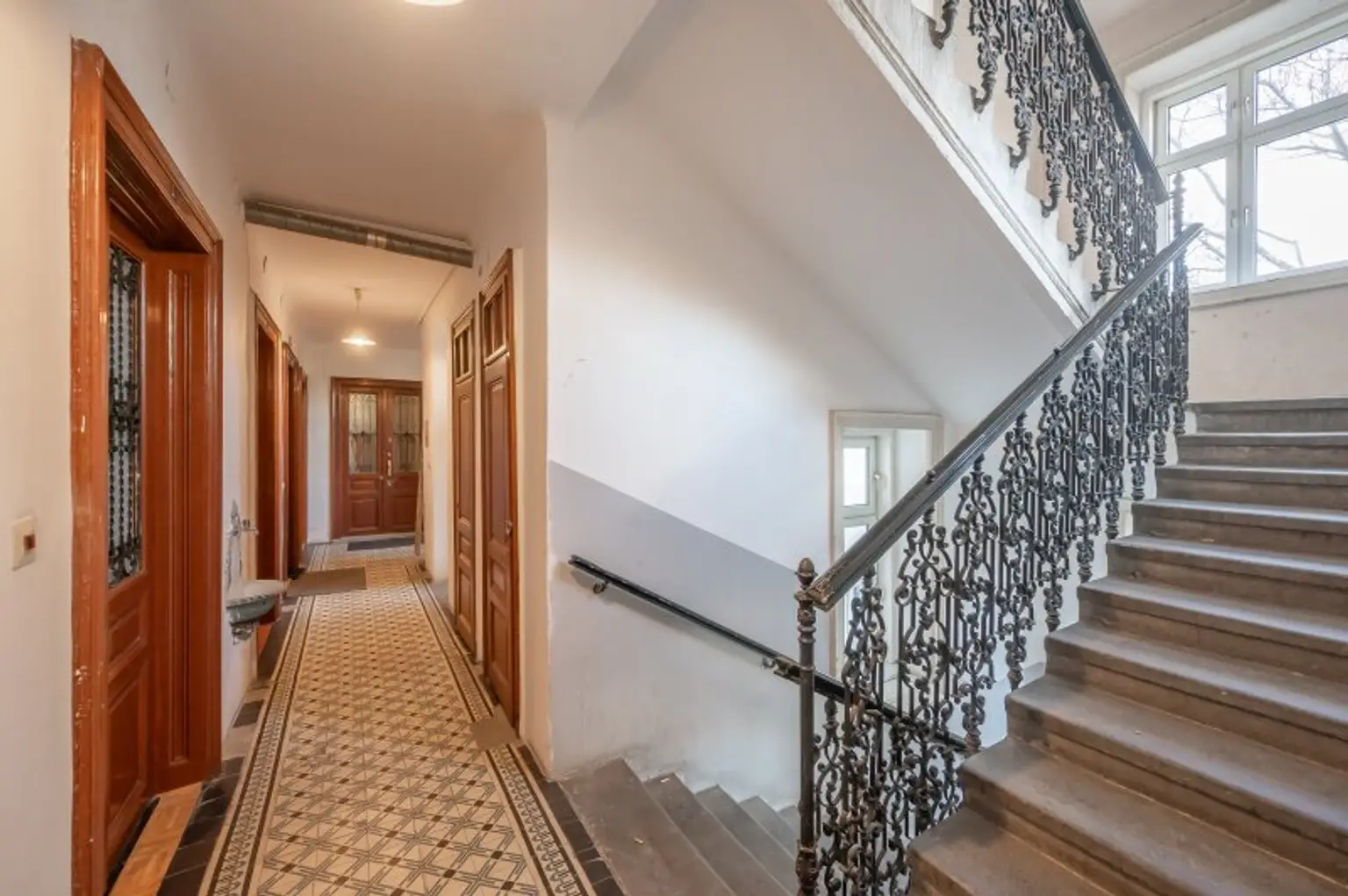 ++NEU++ Generalsanierte 2-Zimmer Altbau-Wohnung mit viel Potenzial!
