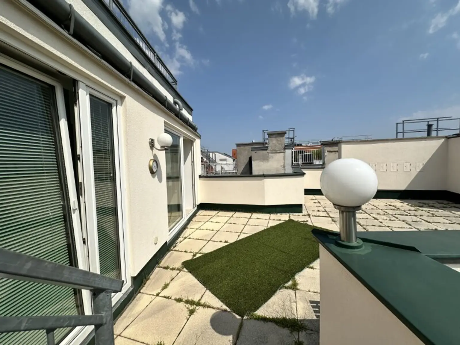 PANORAMA-DACHTERRASSE - EXKLUSIVE DACHGESCHOSSWOHNUNG AUF ZWEI EBENEN