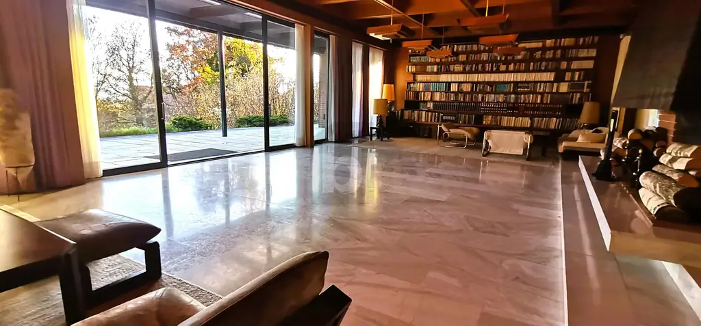 VOM LUXUS REPRÄSENTATIVEN LEBENS - GEFÜHLTE ALLEINLAGE