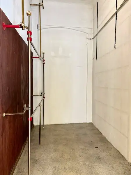 BEZAUBERNDES GESCHÄFTSLOKAL MIT VIELEN AUSLAGENFLÄCHEN - KEINE ABLÖSE!
