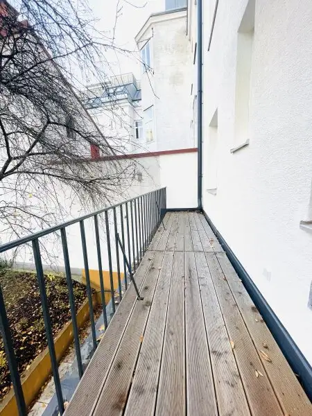 Ruheoase - 3-Zimmer-Altbauwohnung mit Terrasse, im 18. Bezirk!
