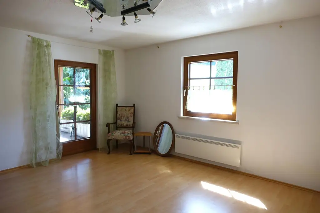 Geräumiges Einfamilienhaus, vollunterkellert, mit sehr schönem Garten!