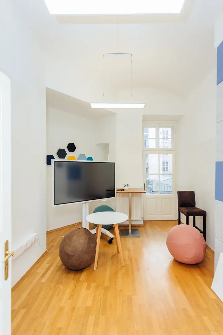 Besprechungsraum - Büroraum IV mit Balkon