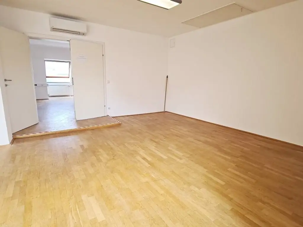 ZIEGLERGASSE bei FUZO Mariahilfer Straße, 141 m2 Bürofäche, 3 Zimmer, Serverraum, Küche, Klimaanlagen, Dachgeschoß