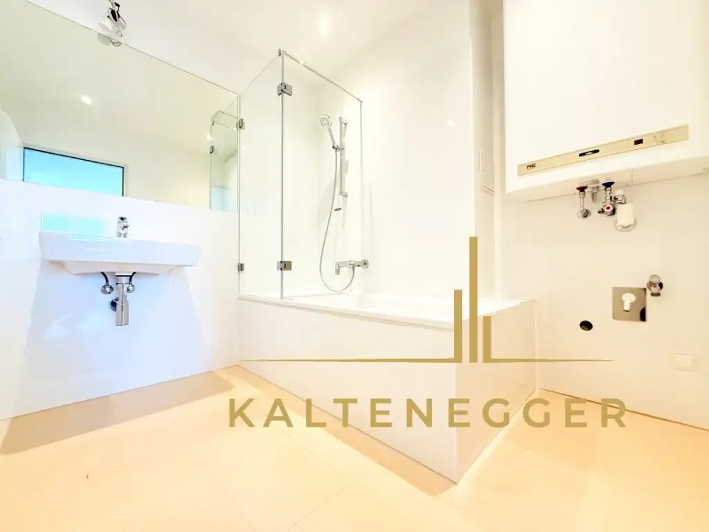 Erstbezug nach Sanierung ++ Außergewöhnliche 3-Zimmer Wohnung ++ mit großer Fensterfront und offenem Grundriss