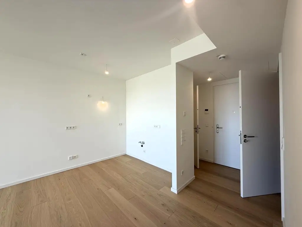 Kleine Perle im ultramodernen Wohnhaus mit Pool am Dach zu mieten // Small gem in an ultra-modern apartm. building with pool on the roof for rent //
