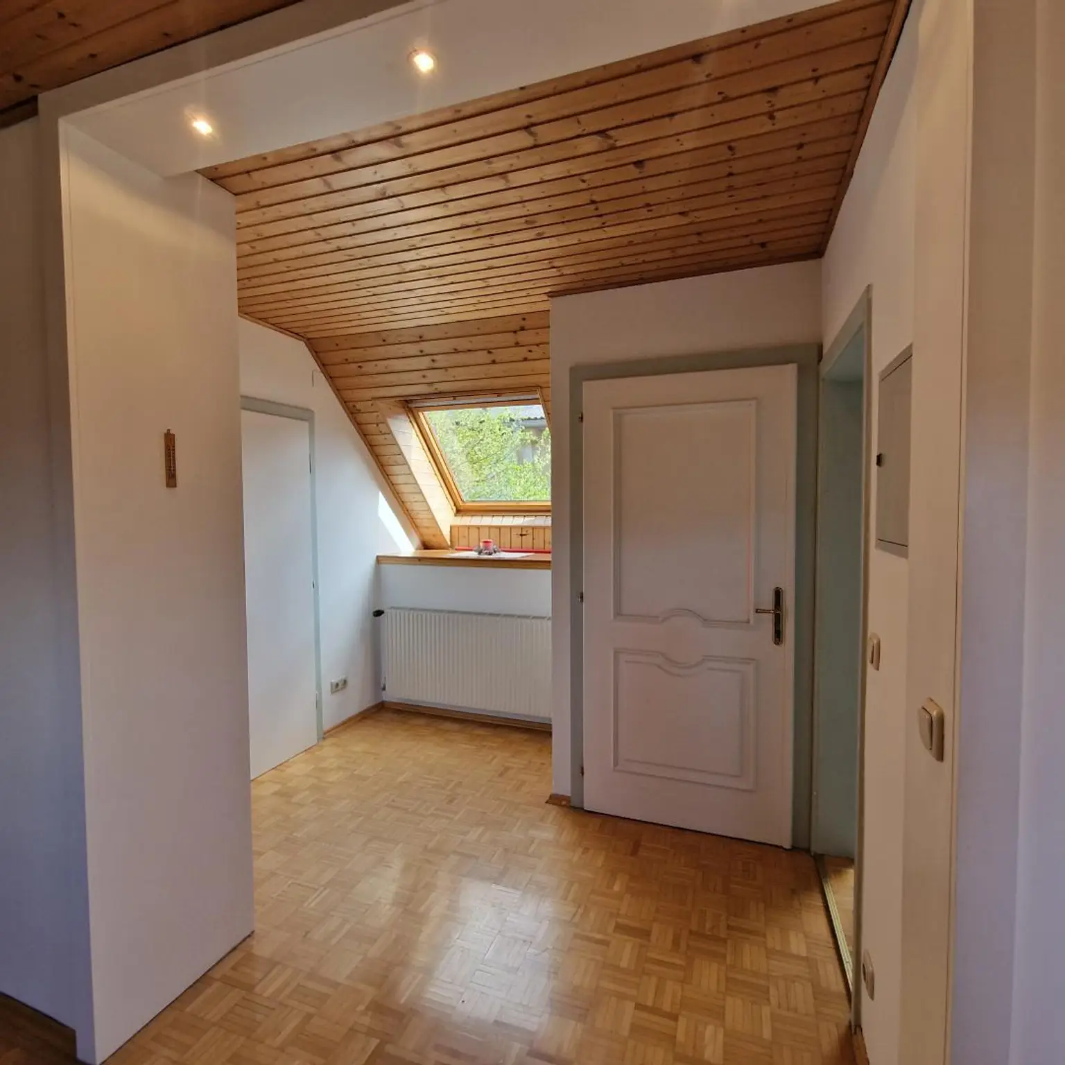 Sicht zu den Zimmern OG