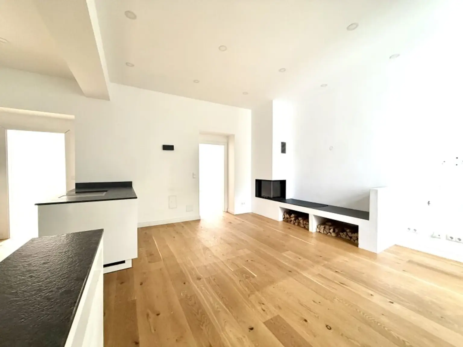 TOP LAGE SIEVERING: Sonnige, kernsanierte Wohnung I Kochinsel & Kamin I Fußbodenheizung & Sonnenschutz I großzügiges & helles Badezimmer I nähe Obkirchergasse