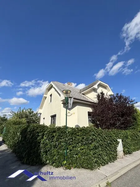 Schönes Einfamilienhaus mit Pool! Besonderes Angebot!