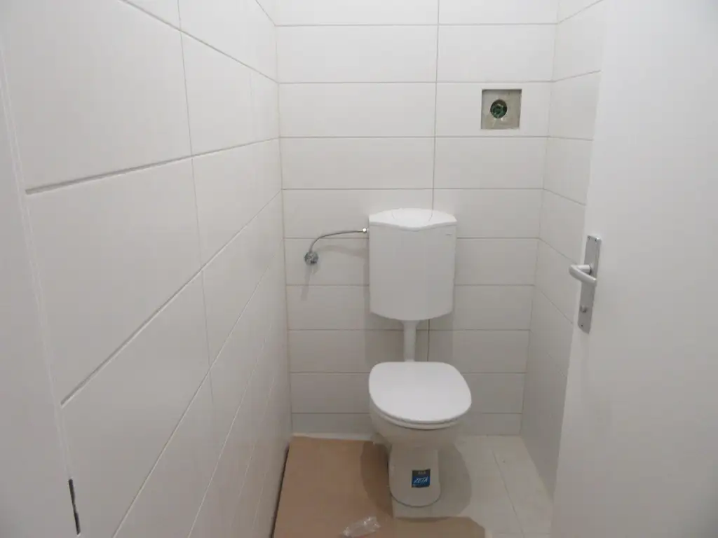 NÄHE LEOPOLDAUER PLATZ – NEU RENOVIERTES 2-ZIMMER APARTMENT MIT BALKON