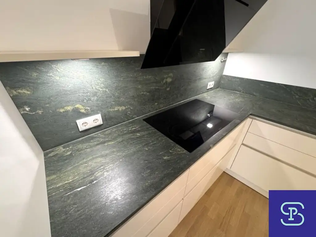 Provisionsfrei: Unbefristeter 98m² Altbau mit 11m² Süd-Loggia und Einbauküche - 1070 Wien!