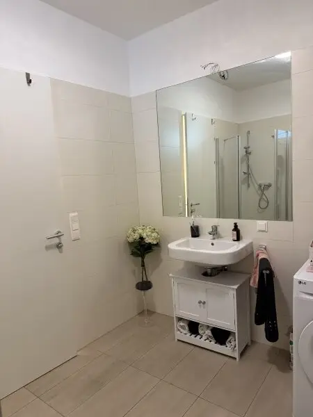 Lichtdurchflutete 2-Zimmer Wohnung, Nähe Steiner Tor