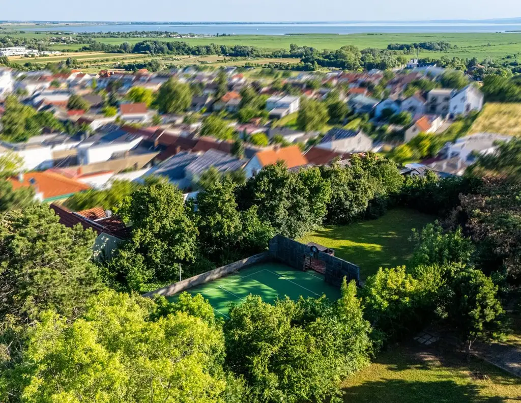 Baugrundstück mit Potenzial - zentrale und ruhige Lage mit Seeblick