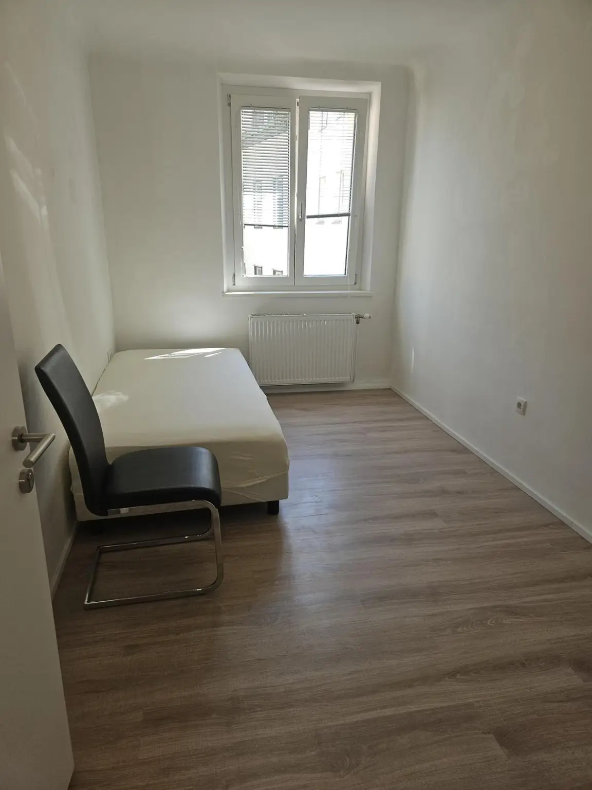 Zimmer Nr. 1 in einer reinen Mädchen - Wohngemeinschaft ist ab August 2025 verfügbar!