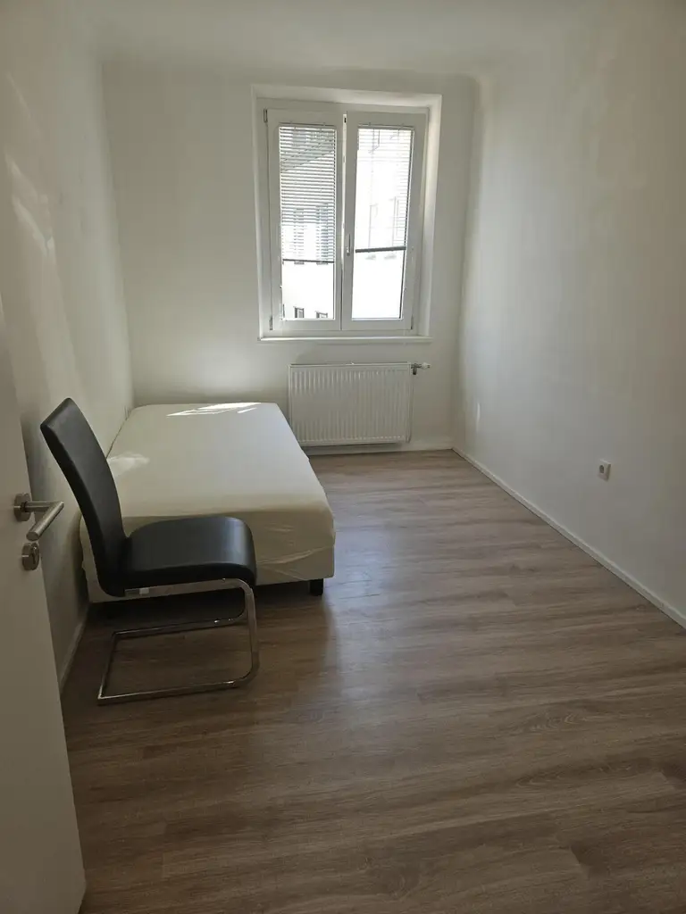 Zimmer Nr. 1 in einer reinen Mädchen - Wohngemeinschaft ist ab August 2025 verfügbar!