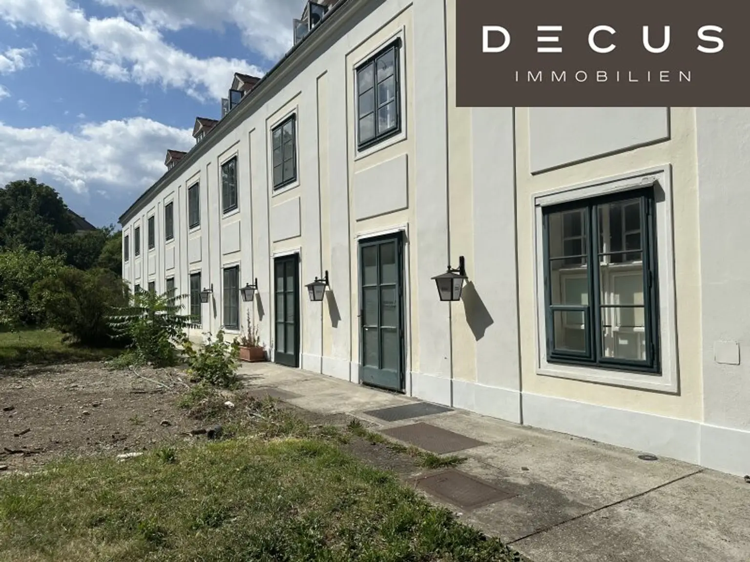 + + + verbindbare Erdgeschossflächen ca. 210 m² + + + SCHLOSS HETZENDORF + + +