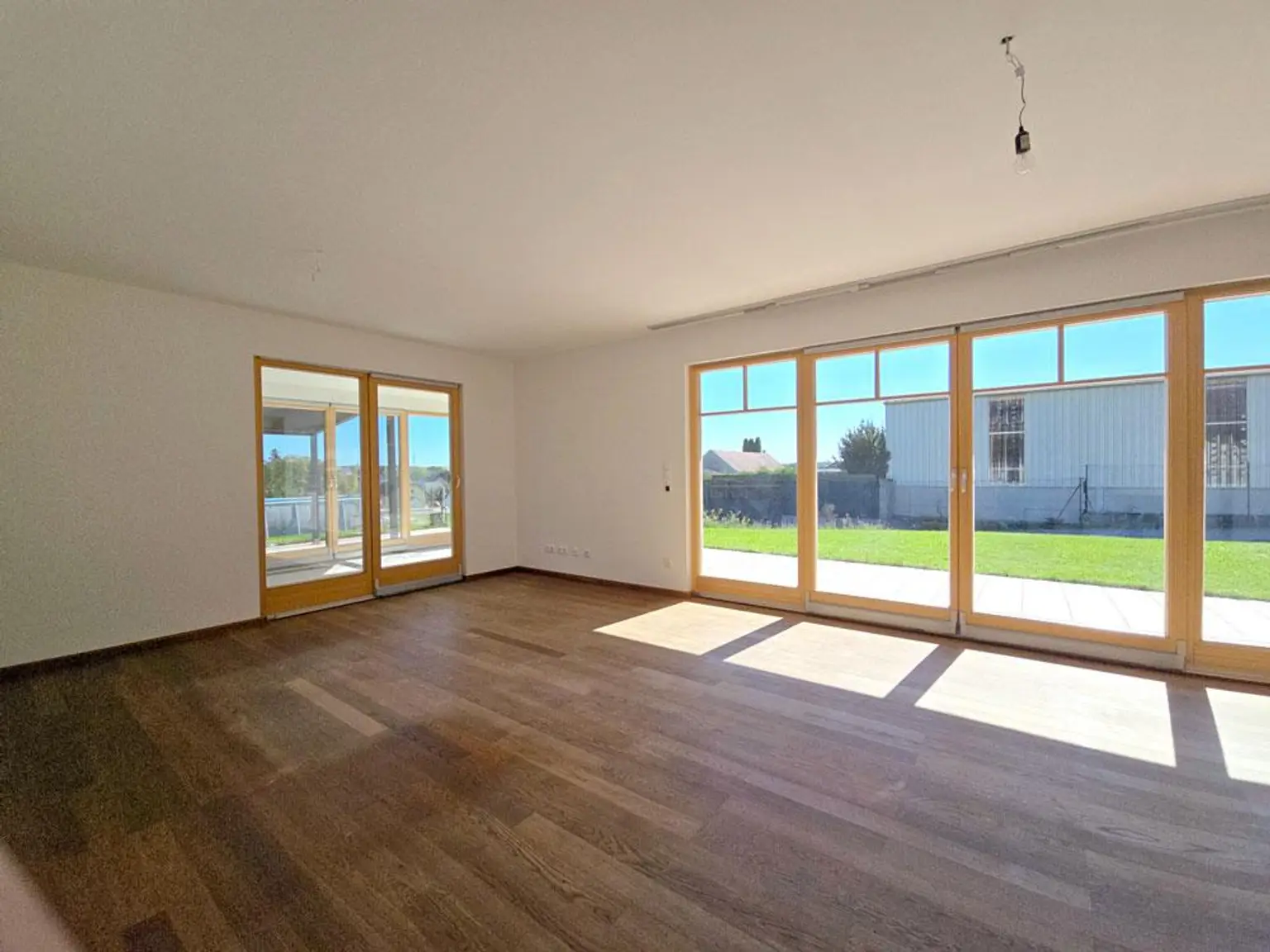 3701 Großwiesendorf/bei Großweikersdorf: Wunderschönes Einfamilienhaus mit Wohnkeller, Doppelgarage und Weinröhre