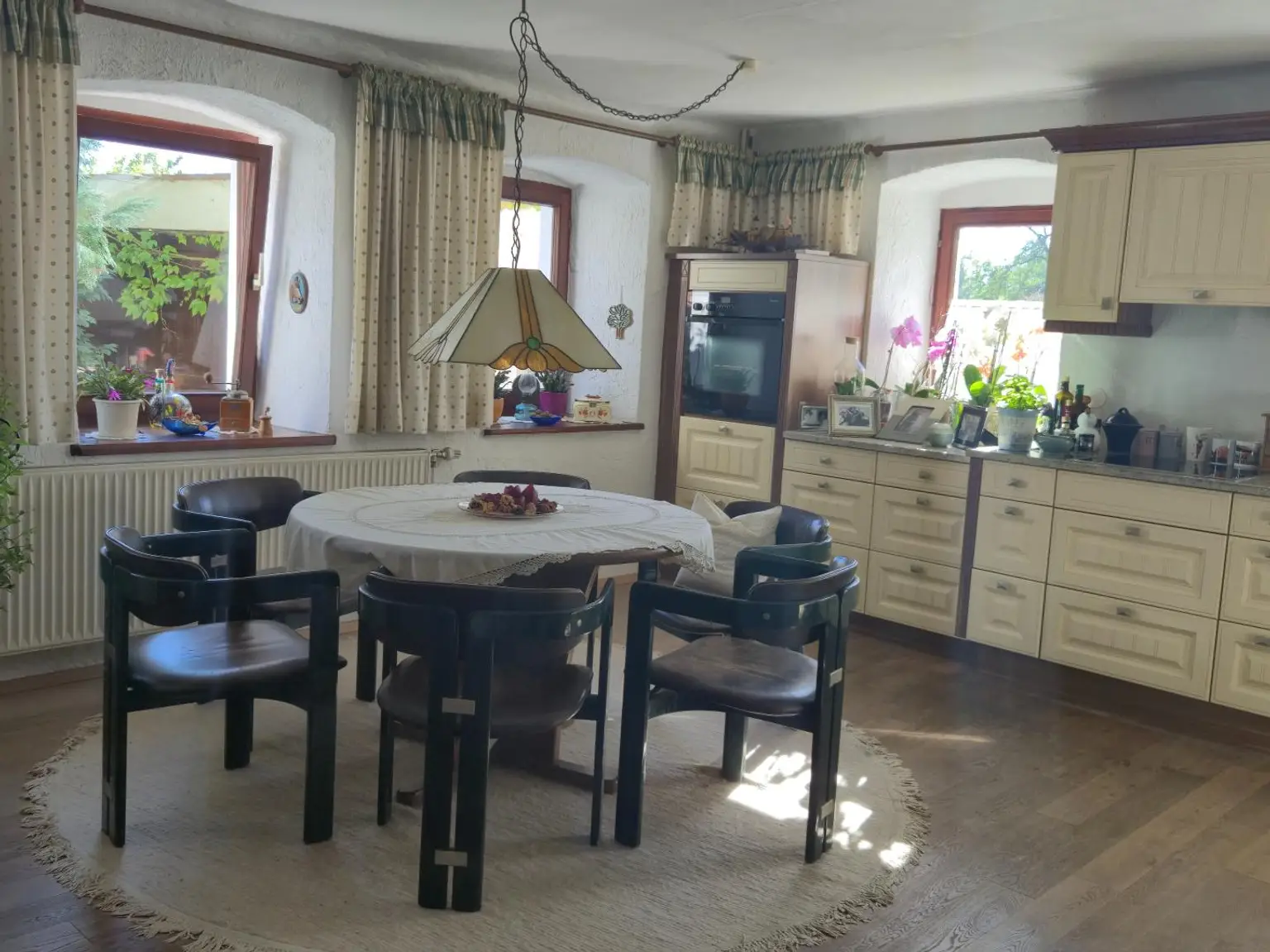 Wunderschöner Dreikanthof in Ruhelage mit Reithalle