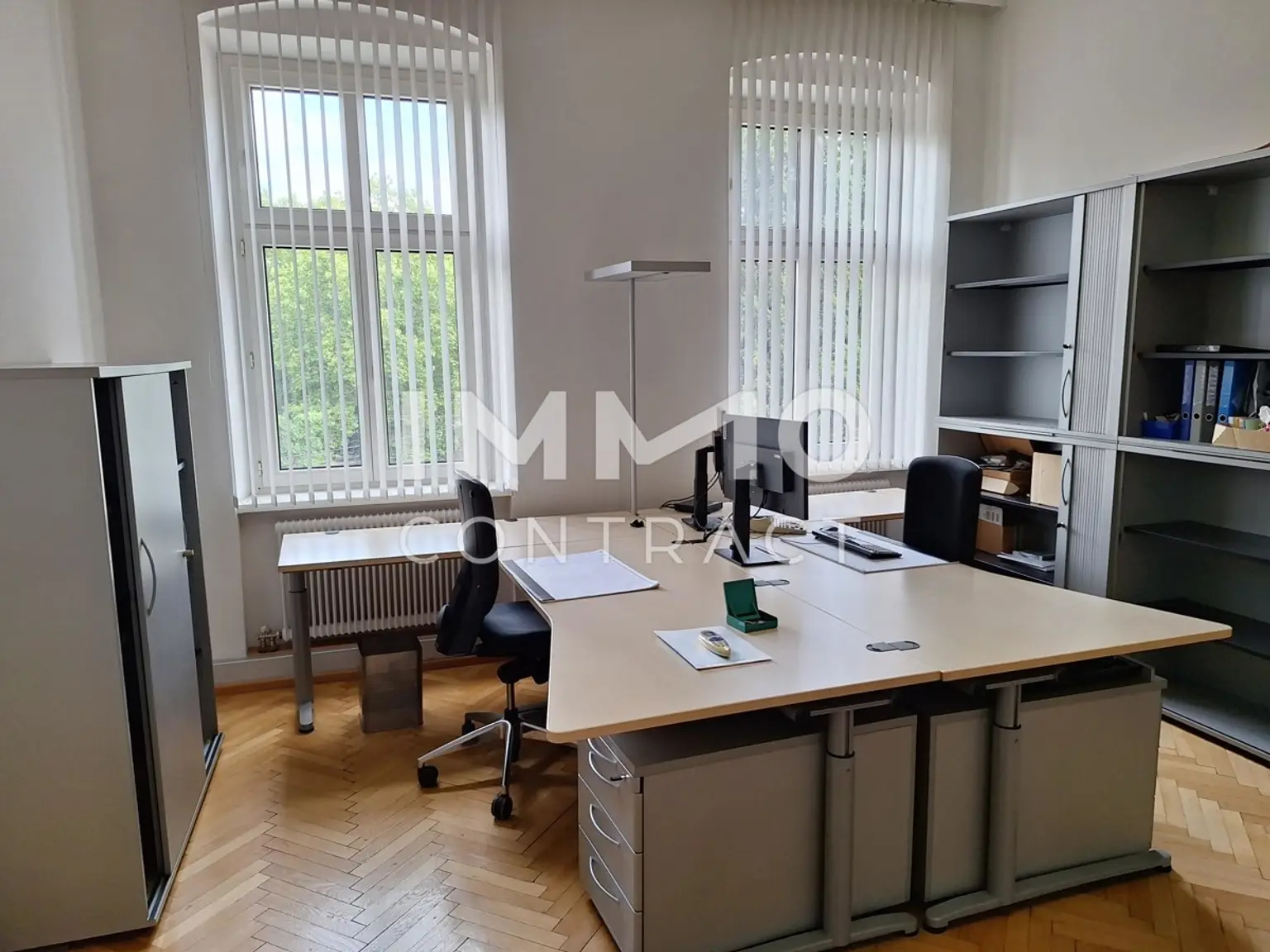 Repräsentatives Büro mit Blick auf den Volksgarten