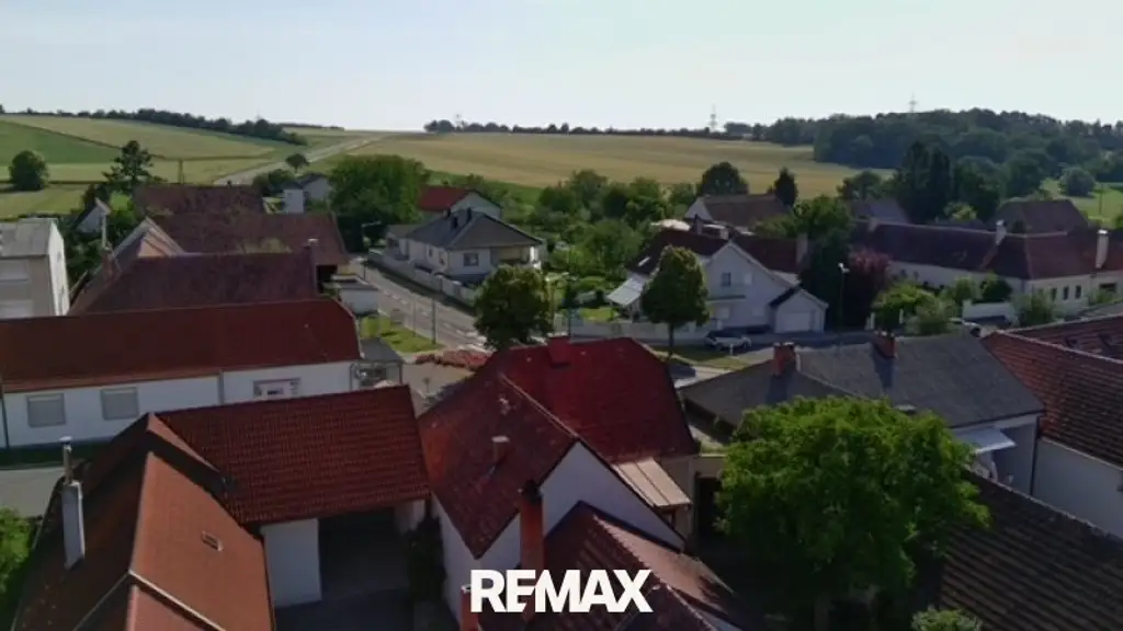Top sanierter Langstreckhof mit großzügigen Nebengebäuden!