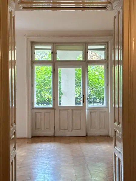 Exklusives Altbaujuwel in Gersthof – Sanierungsbedürftige 3,5-Zimmer-Wohnung mit Balkon in Zinsvilla