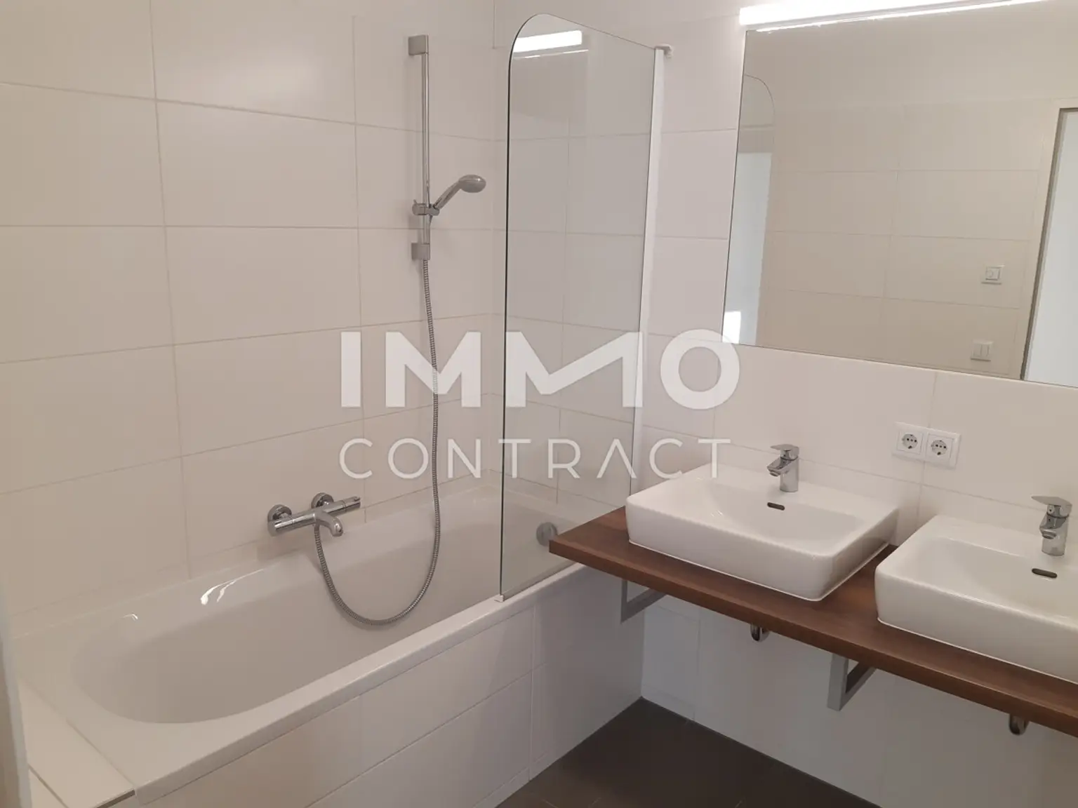 EXKLUSIVE  4-ZIMMERWOHNUNG MIT GROSSER SÜDWEST TERRASSE IM NEUEN REININGHAUSAREAL