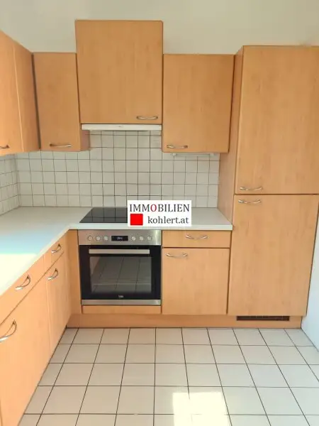 GEMÜTLICHE 2-ZIMMERWOHNUNG MIT LOGGIA, ALLE NEBENRÄUME, GARAGENSTELLPLATZ IM EIGENTUM