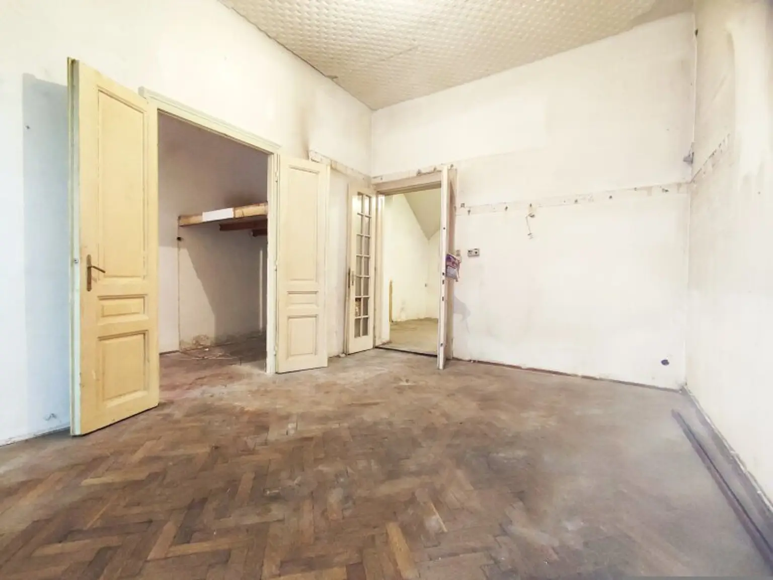BLICK INS GRÜNE - Sanierungsbedürftiger Altbau in Hofruhelege!