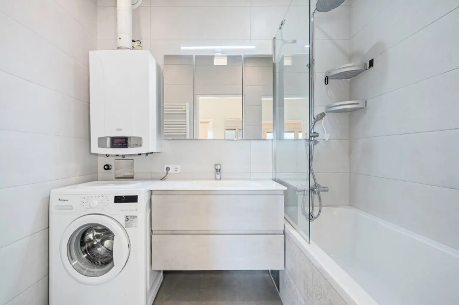 Moderne 3 Zimmer Wohnung mit 2 Loggien - Perfekt für Familien, Paare und Home-Office!