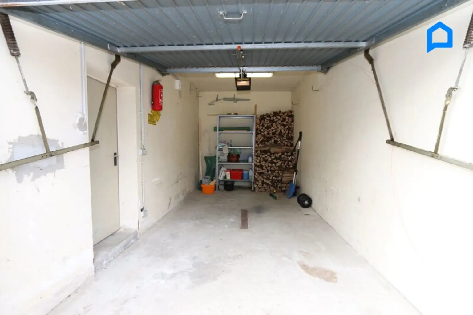 Sehr gepflegtes großzügiges Eckreihenhaus , Garten, Pergola, Terrasse, 4,5 Zimmer, plus Kellerräume, Garage