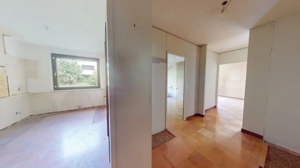 3-Zimmer-Wohnung mit Loggia & Grünblick – Sanierungsprojekt mit Potenzial