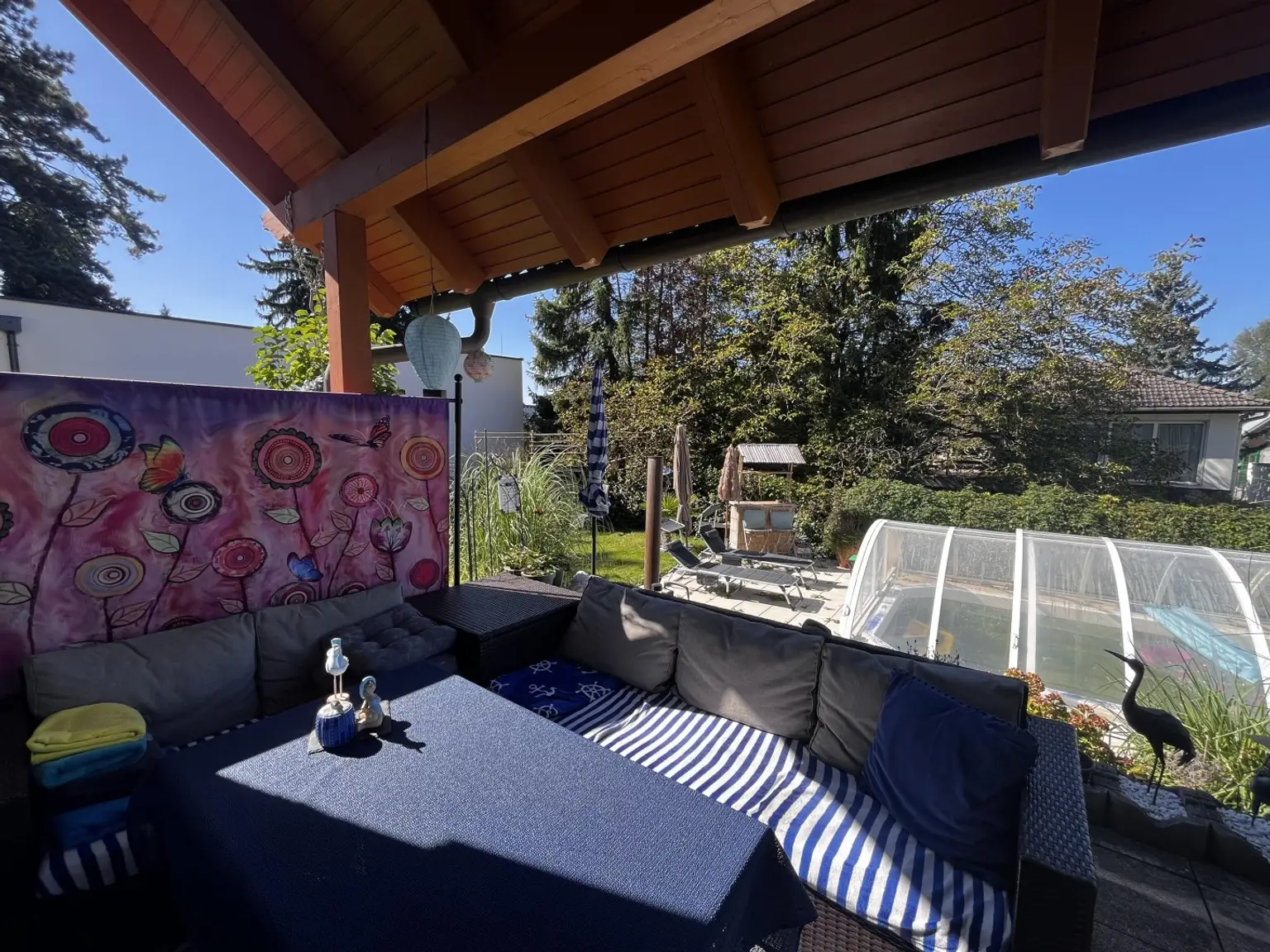 "Solides Haus mit Garten und Pool"