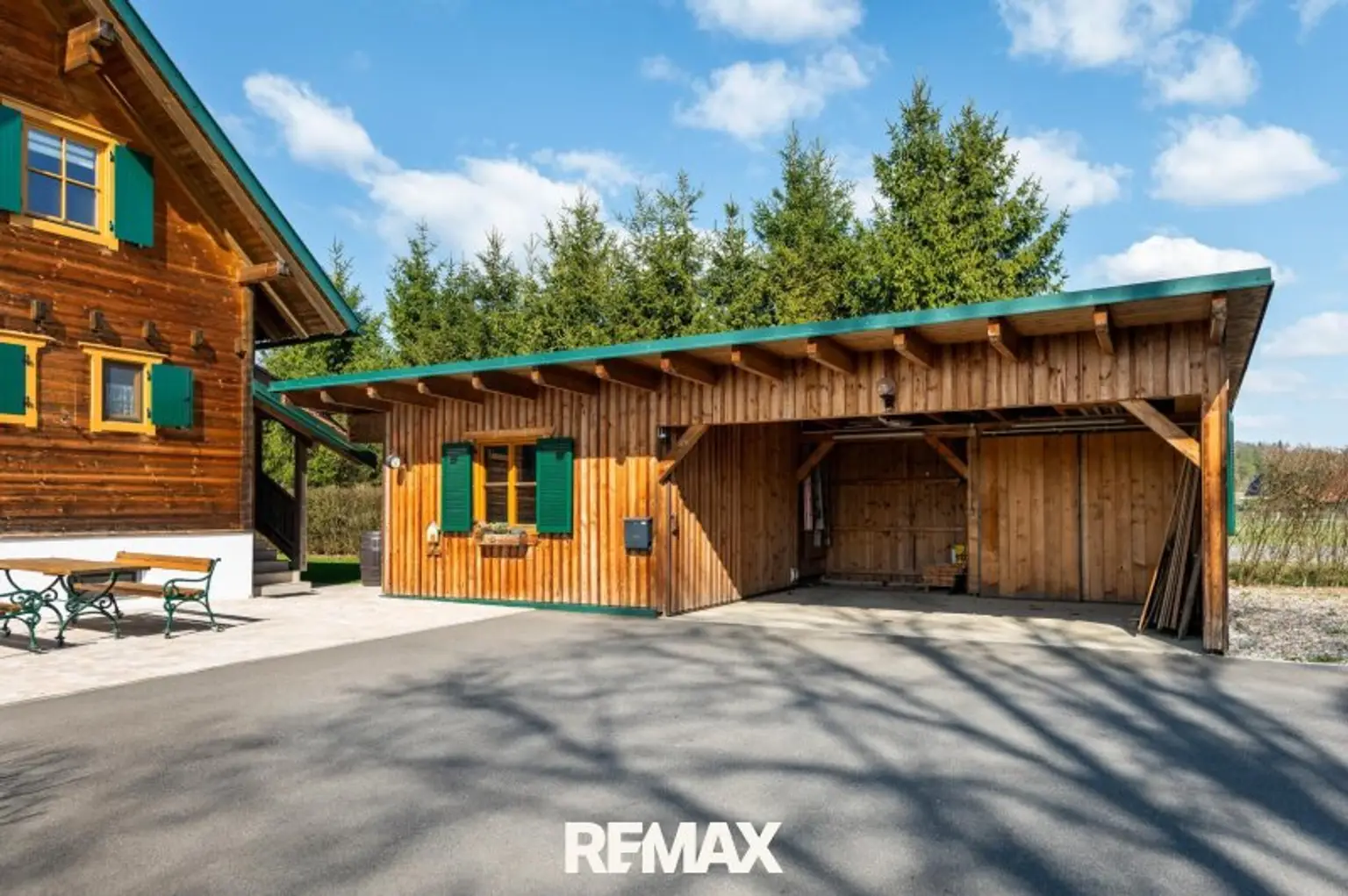 Holzlager/Carport