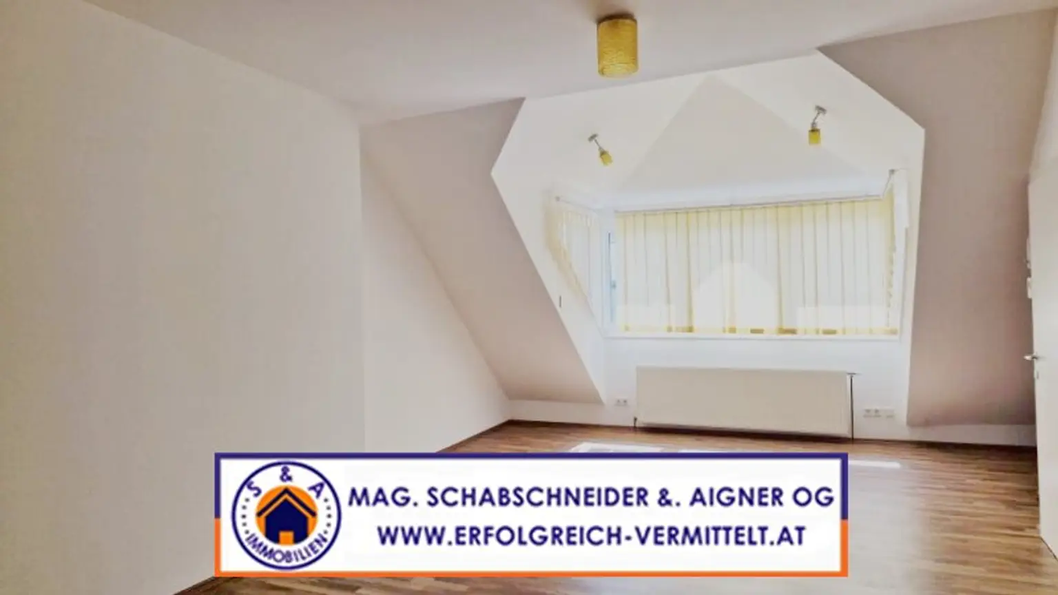 Große Dachgeschosswohnung mit Premium Whirlpool am Hauptplatz zu mieten!