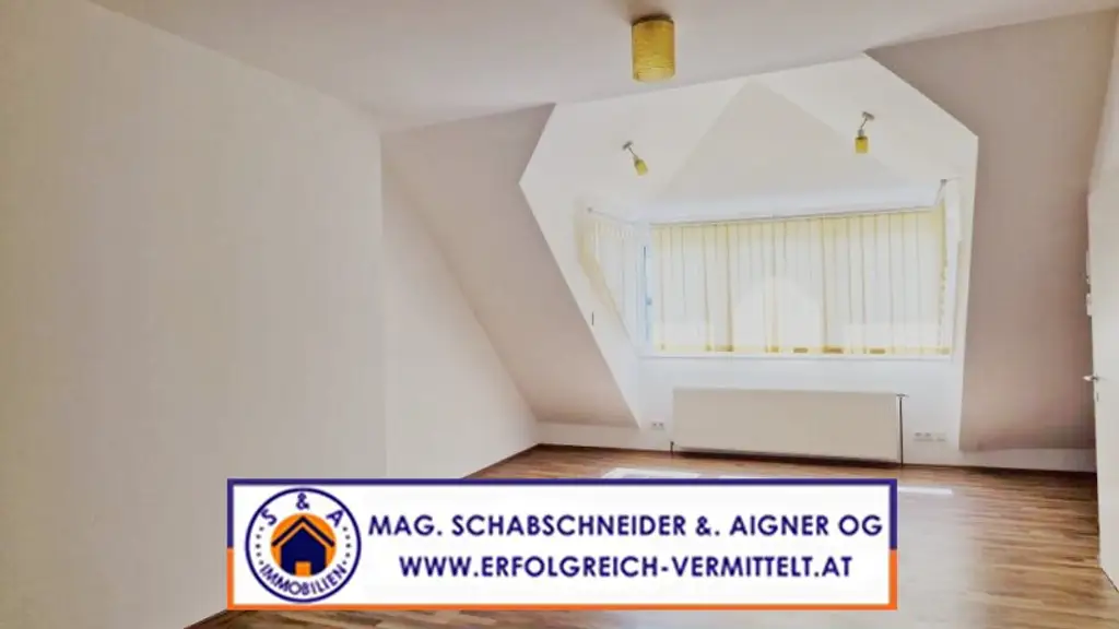 Große Dachgeschosswohnung mit Premium Whirlpool am Hauptplatz zu mieten!