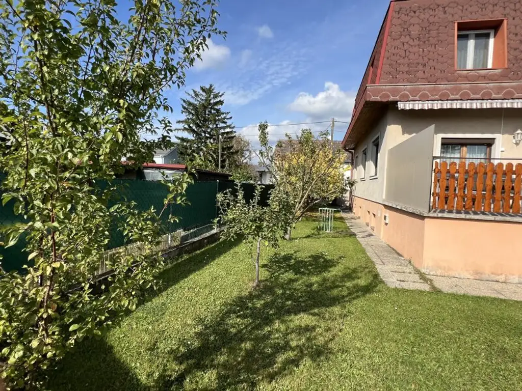 CHARMANTES EINFAMILIENHAUS